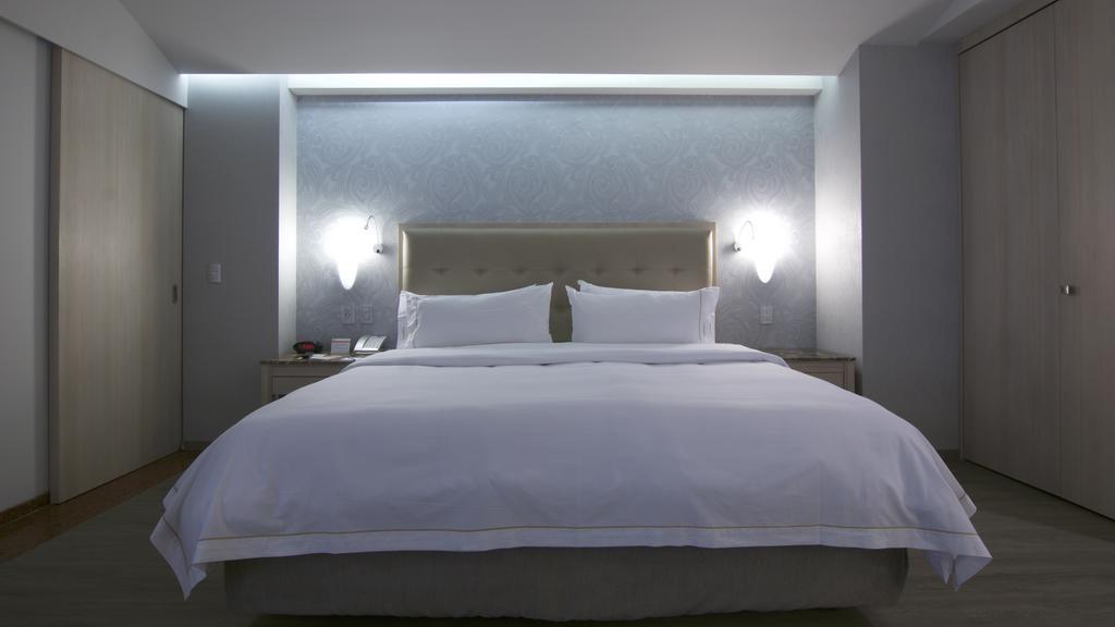 Hotel Express Mexico- Toreo By Ihg 4*